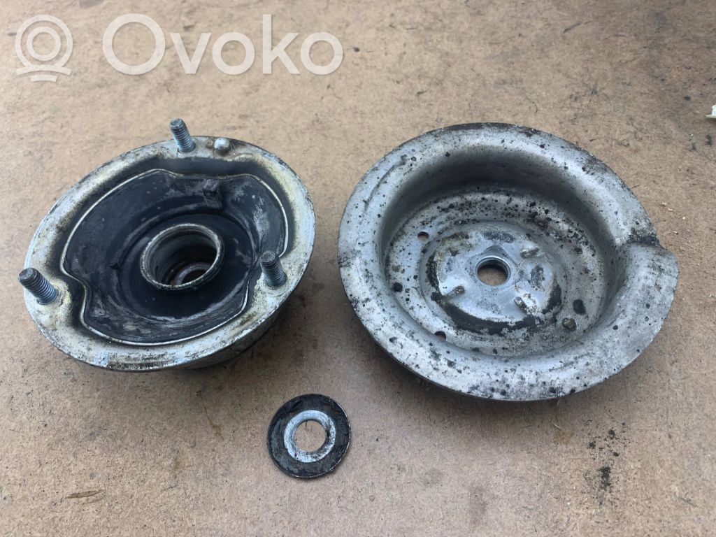 Coil spring mount   6760943,31336760943,31306775098,31306763966,31326769667,31336769582