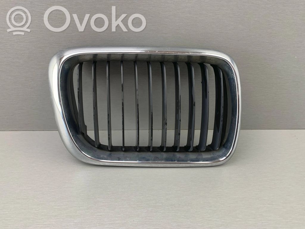BMW 3 E36 Priekšējais režģis 