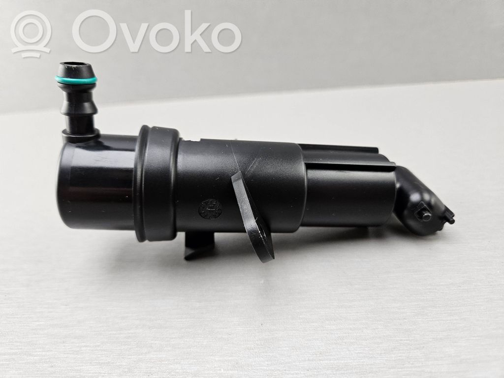BMW X3 E83 Dysza spryskiwacza lampy przedniej 