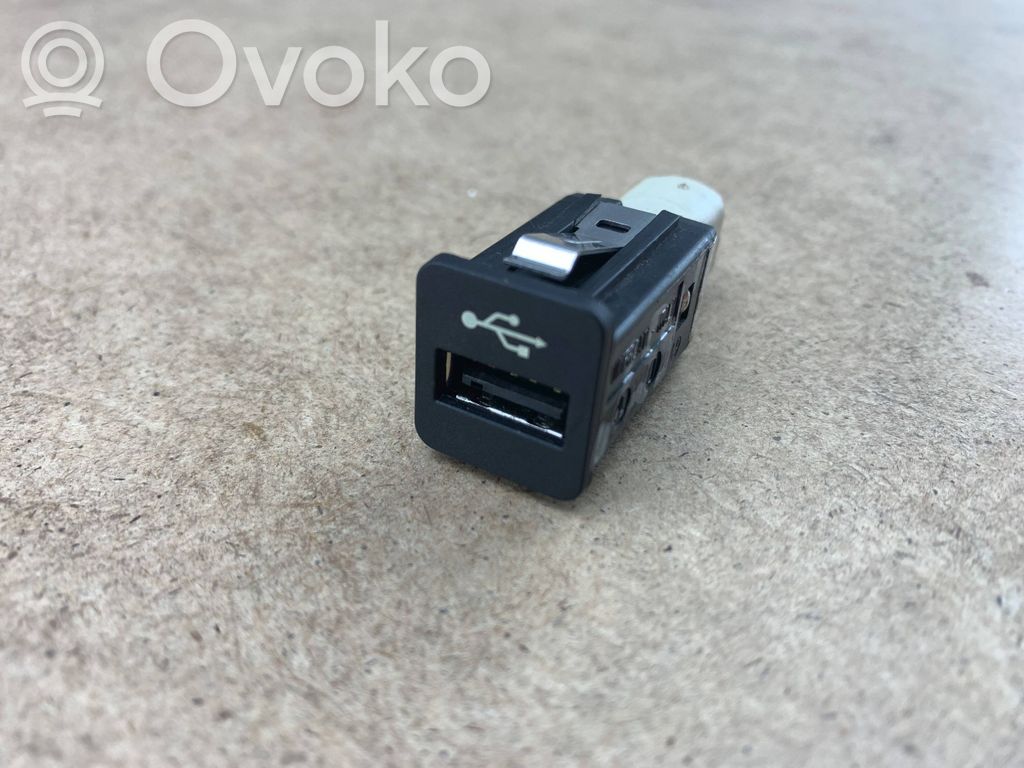Connecteur/prise USB   9167196,61319167196,84109237656,61319230112,9230112,9237656