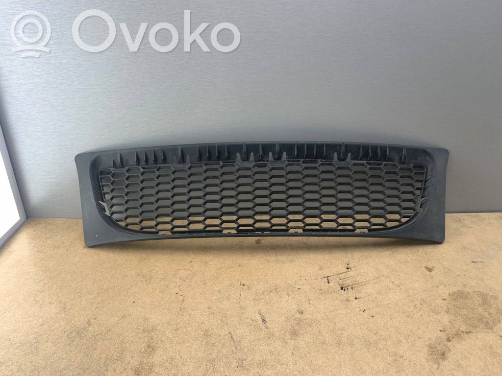 BMW X3 E83 Etusäleikkö 