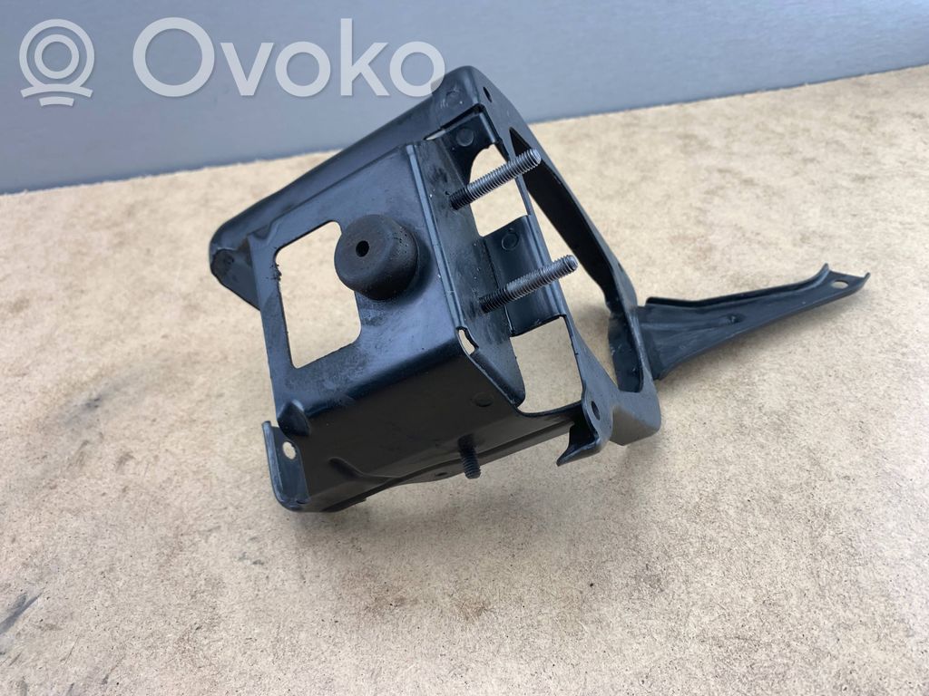 BMW 3 E90 E91 Power steering pump mounting bracket 