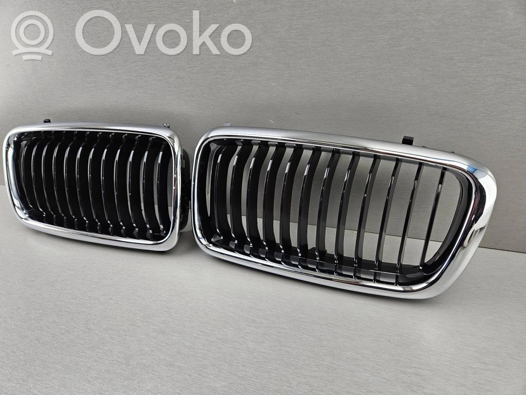 BMW 7 E38 Augšējais režģis 