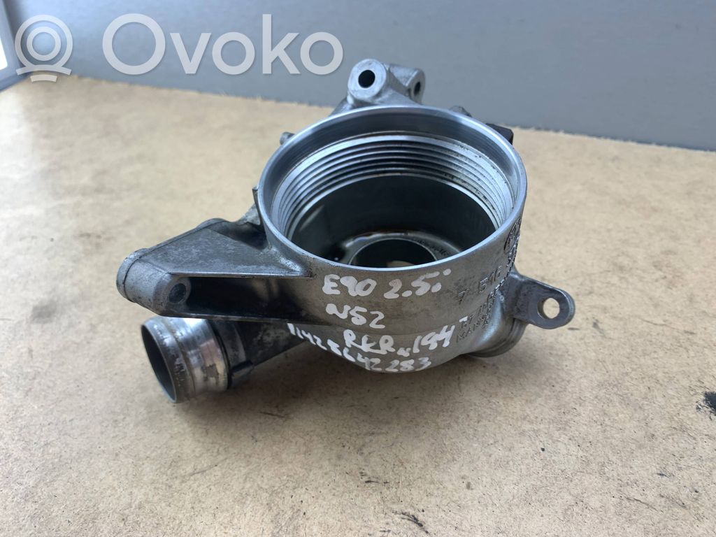 BMW 3 E90 E91 Öljynsuodattimen kannake 
