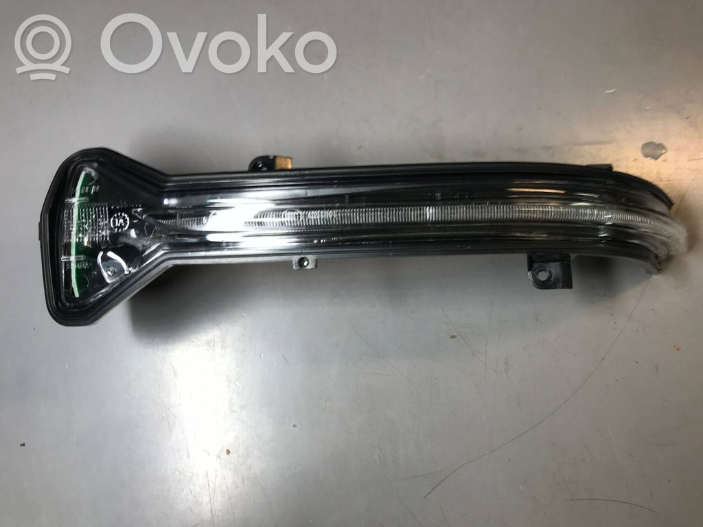 BMW 5 G30 G31 G38 Kierunkowskaz na lusterko boczne 