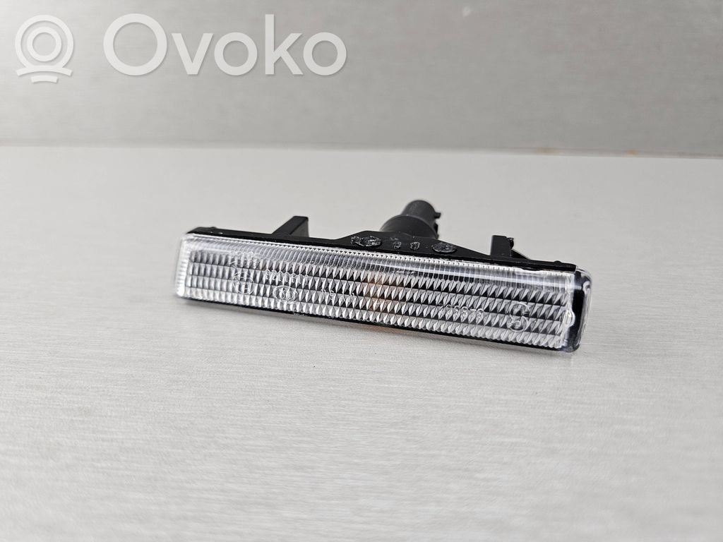 BMW 7 E38 Front fender indicator light 