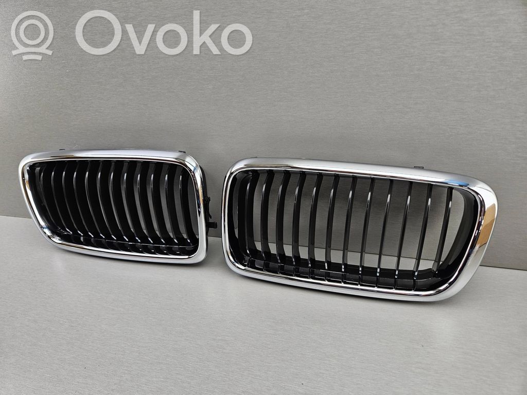 BMW 7 E38 Augšējais režģis 