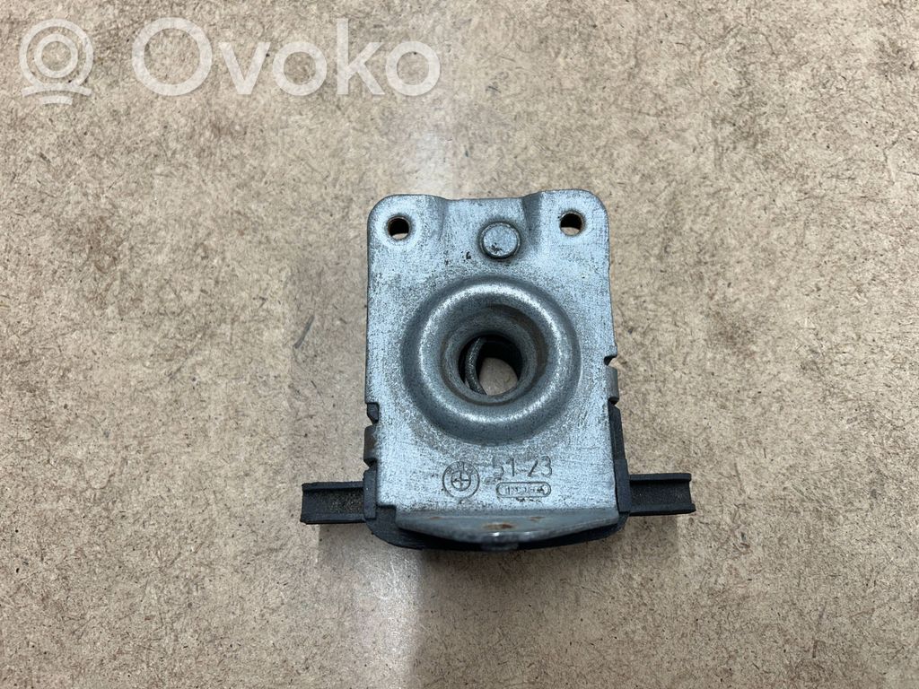 Spyna variklio dangčio   51238203859,8203859
