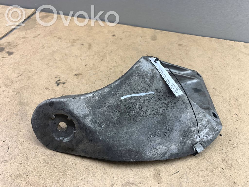 BMW 5 E60 E61 Engine mounting bracket 