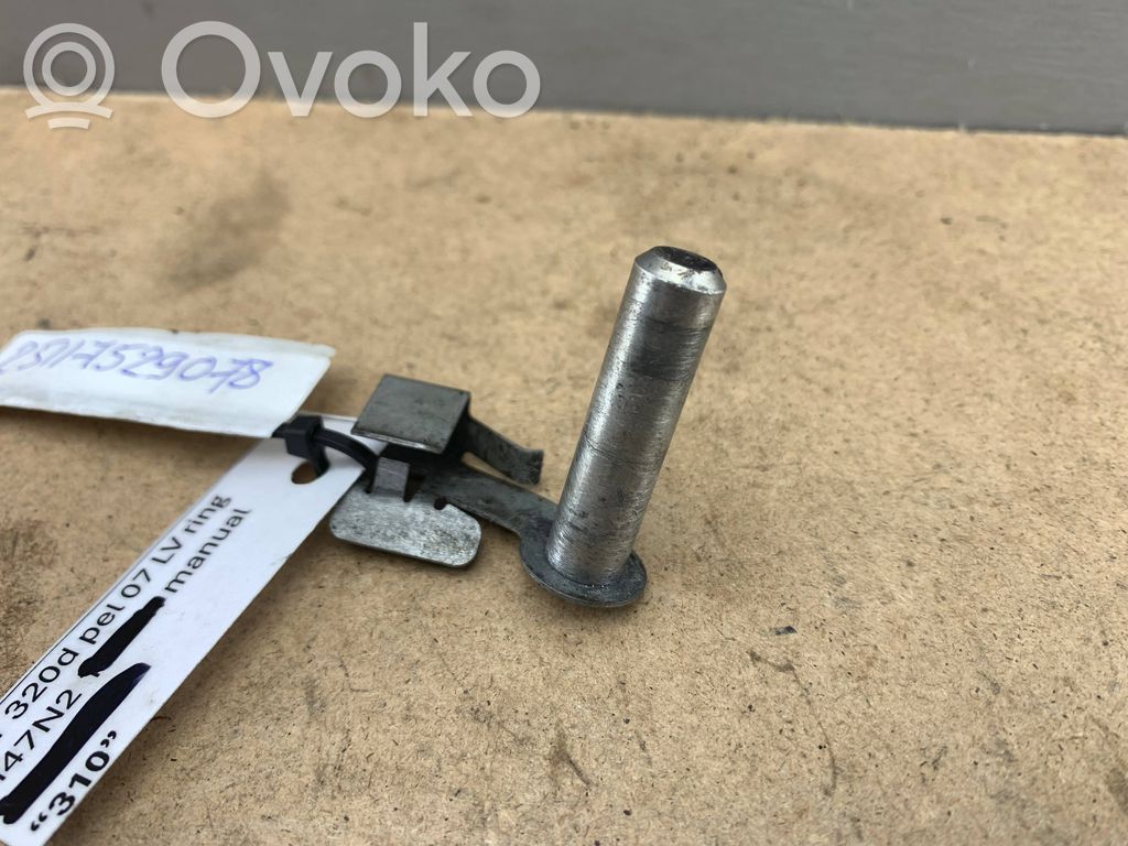 BMW 3 E90 E91 Gear shift cable bracket 