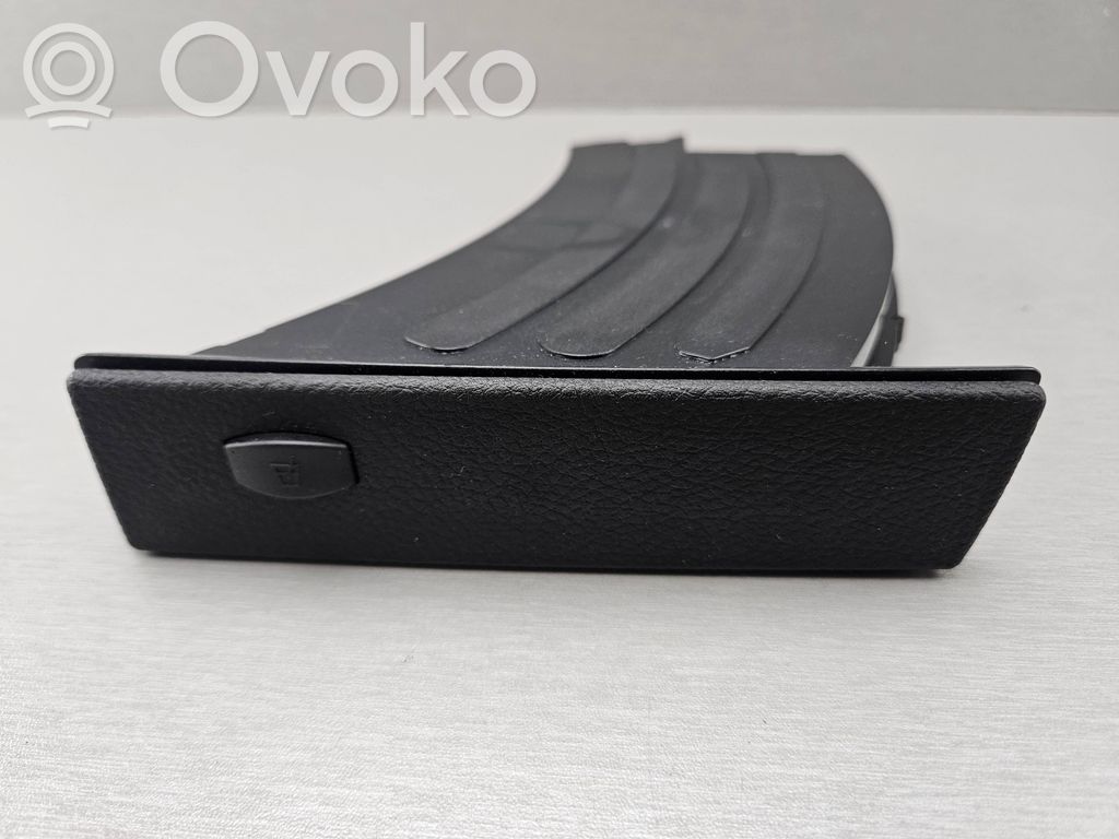 BMW 5 E60 E61 Держатель чашки 