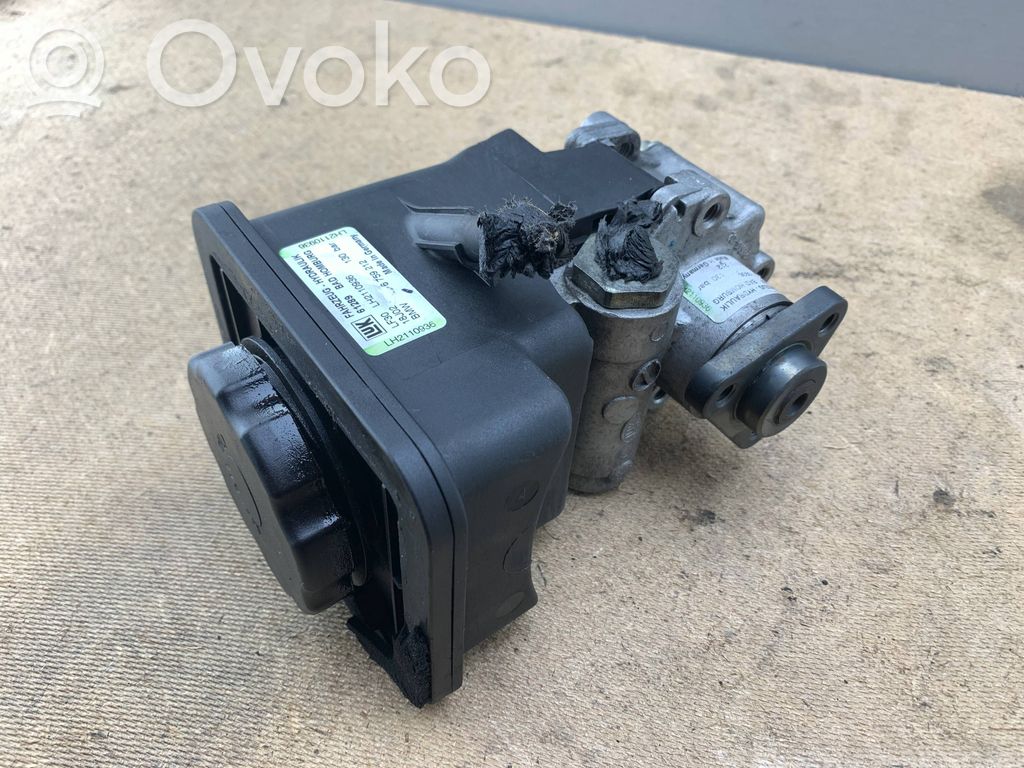 BMW 7 E65 E66 Vairo stiprintuvo siurblys 