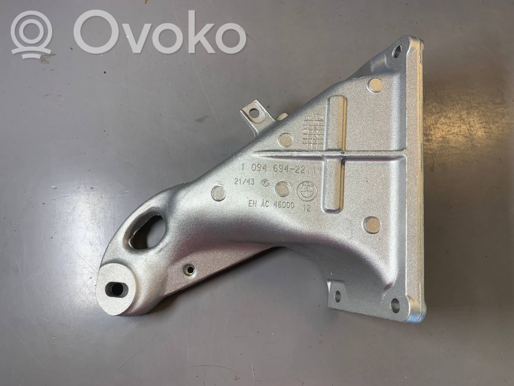 BMW 3 E46 Engine mounting bracket 
