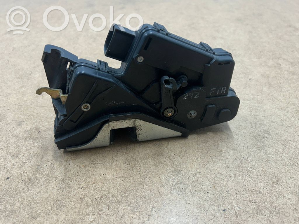BMW 3 E46 Zamek drzwi przednich 