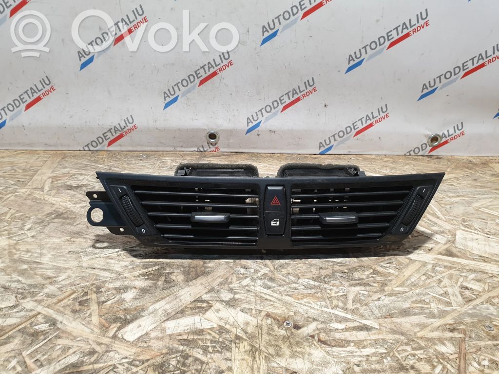 Grille d'aération centrale   9258357,64229258357
