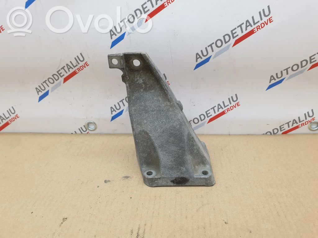 BMW 5 E34 Engine mounting bracket 