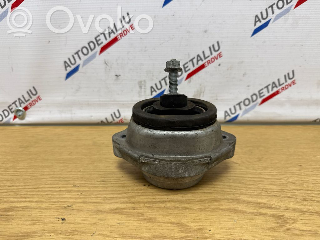 Engine mount bracket   6758430