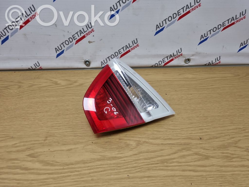 Aizmugurējais lukturis pārsegā   6937460