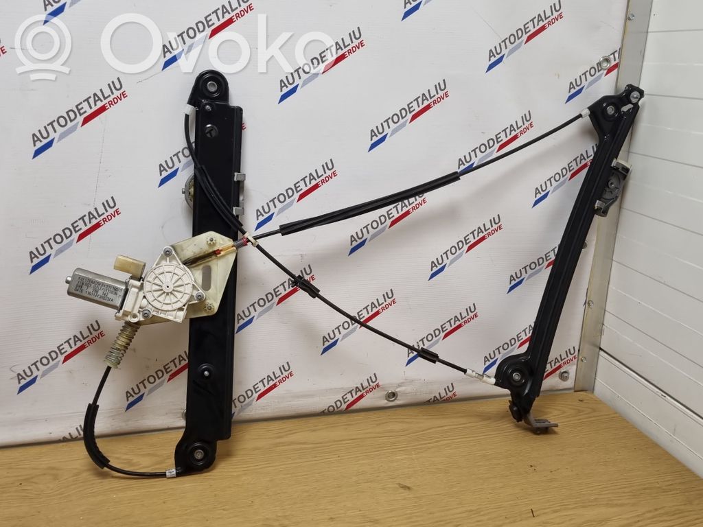 BMW 1 E82 E88 Front door window regulator with motor 