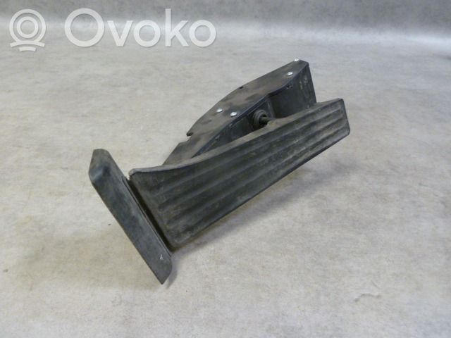 Akseleratora pedālis   6756493,6762481