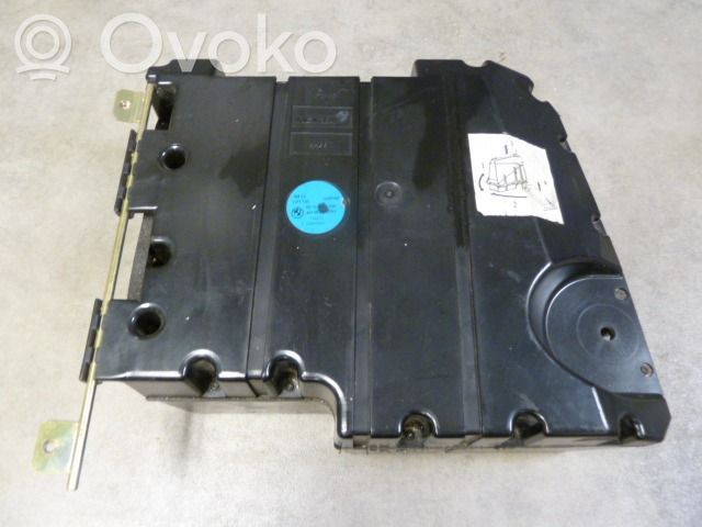 BMW 5 E39 Garsiakalbis (-iai) priekinėse duryse 
