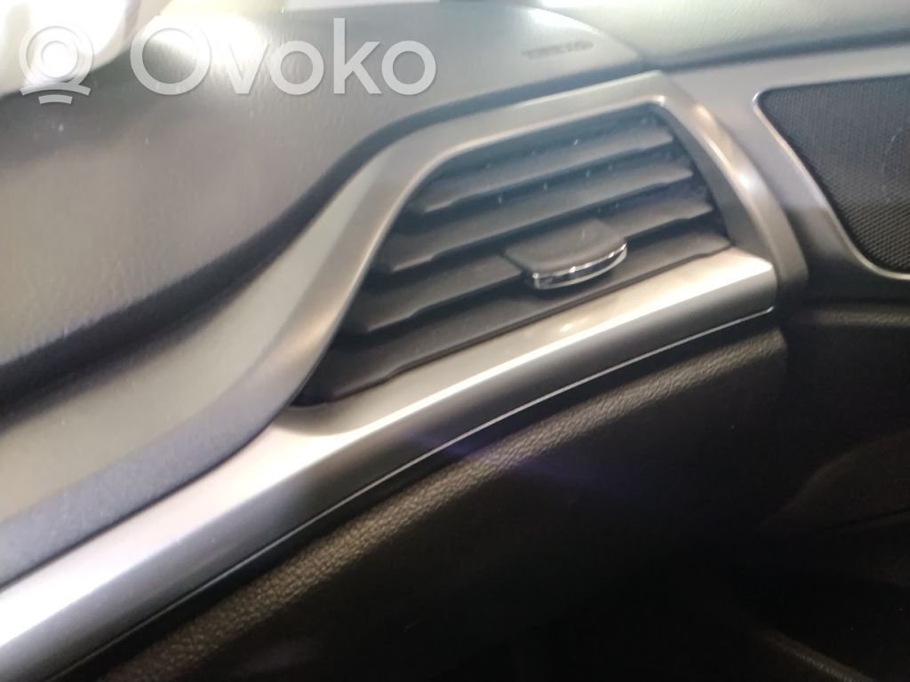 Ford Mondeo MK V Dysze / Kratki środkowego nawiewu deski rozdzielczej 