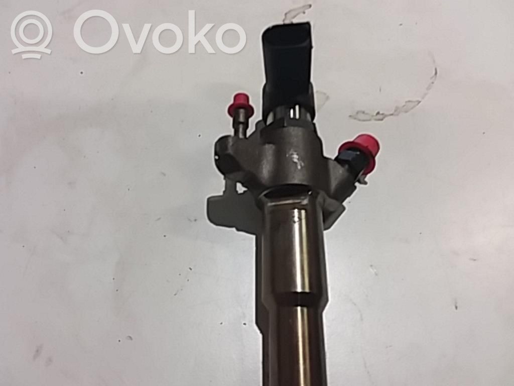Injecteur de carburant   166007840R