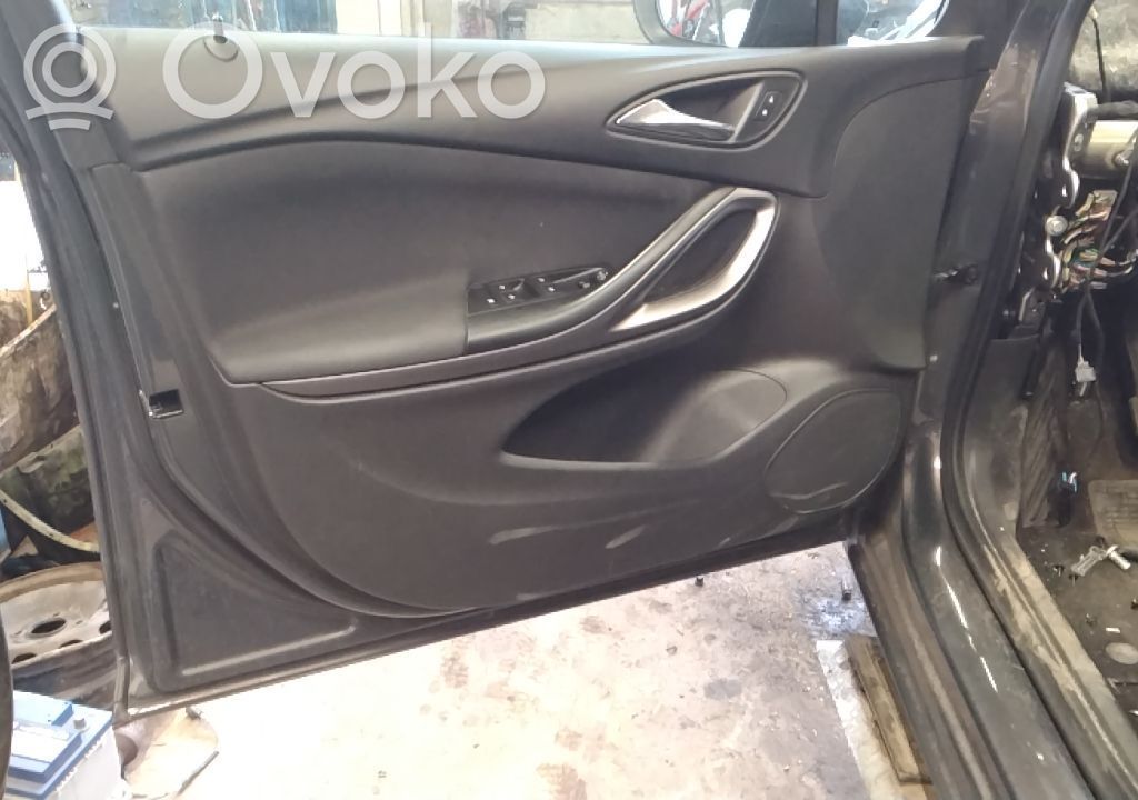 Opel Astra K Apšuvums aizmugurējām durvīm 