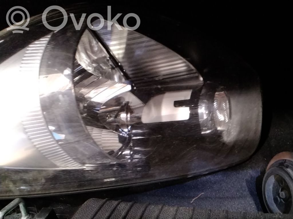Headlight/headlamp   921011Y011