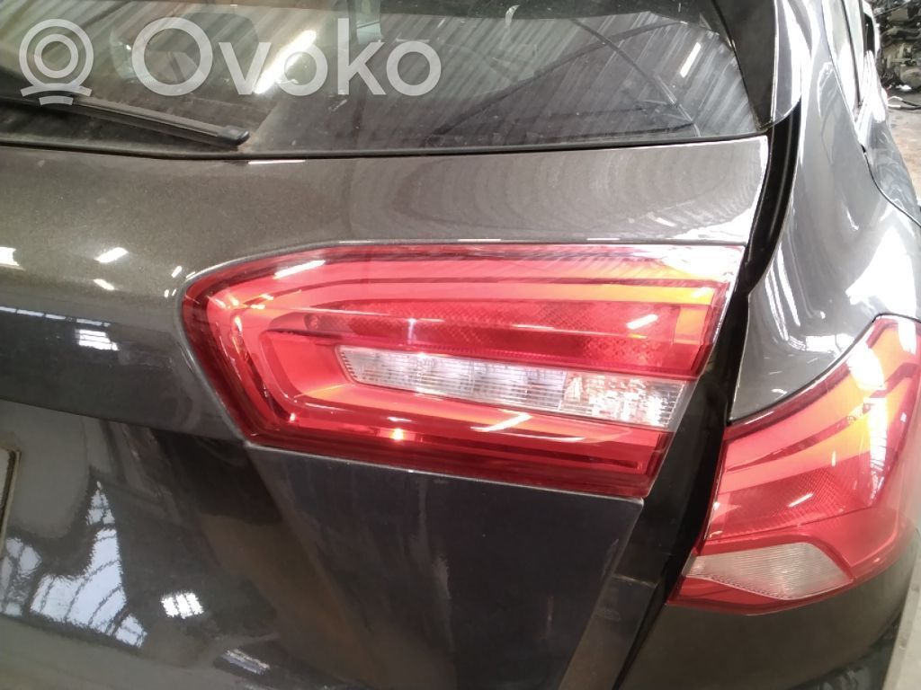 Ford Focus Aizmugurējais lukturis virsbūvē 