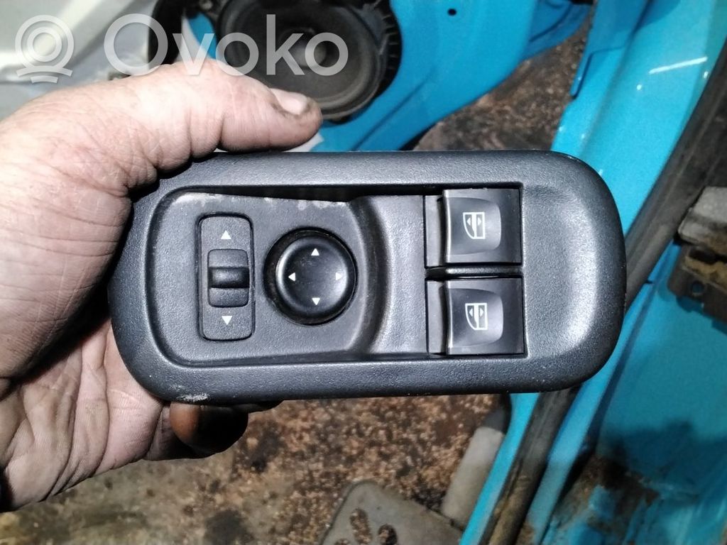 Interruptor del elevalunas eléctrico   254017315R