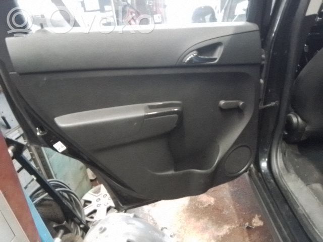 Chevrolet Orlando Boczki / Poszycie drzwi tylnych 