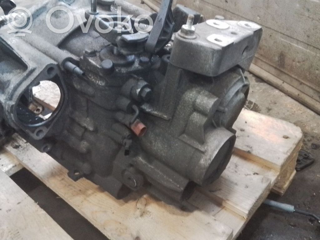 Volkswagen PASSAT B6 Manualna 6-biegowa skrzynia biegów 