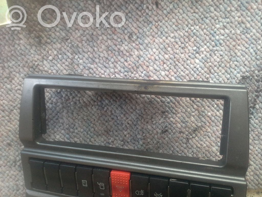 Iveco Daily 4th gen Radio/GPS head unit trim 