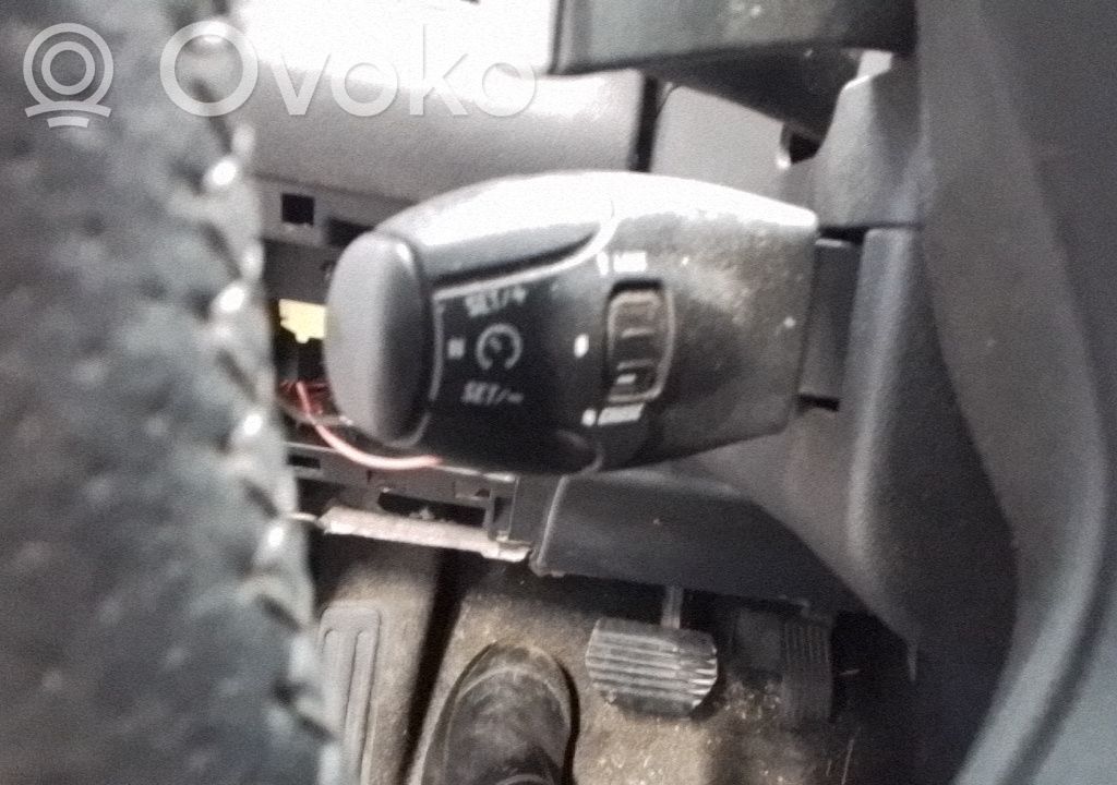 Cruise control switch   6242Z8