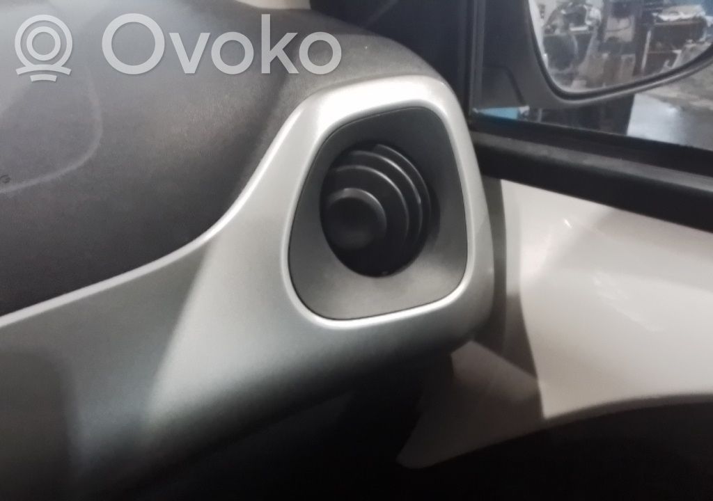Peugeot 108 Centrinės oro grotelės 