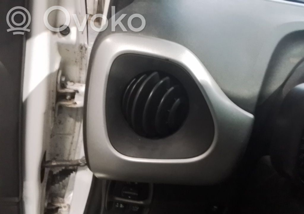 Peugeot 108 Centrinės oro grotelės 