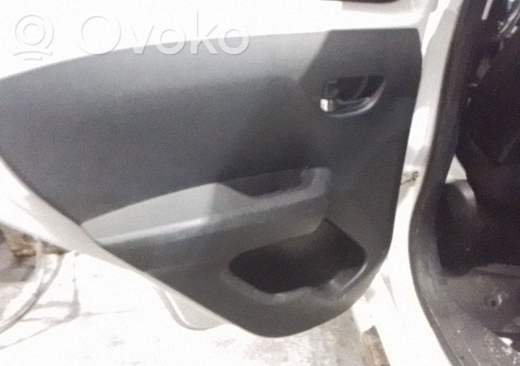 Peugeot 108 Apšuvums aizmugurējām durvīm 