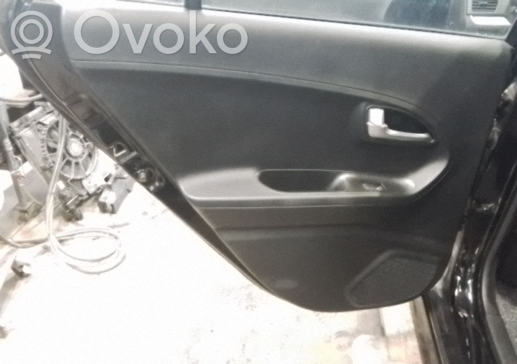 Apšuvums aizmugurējām durvīm   833071Y000BHA
