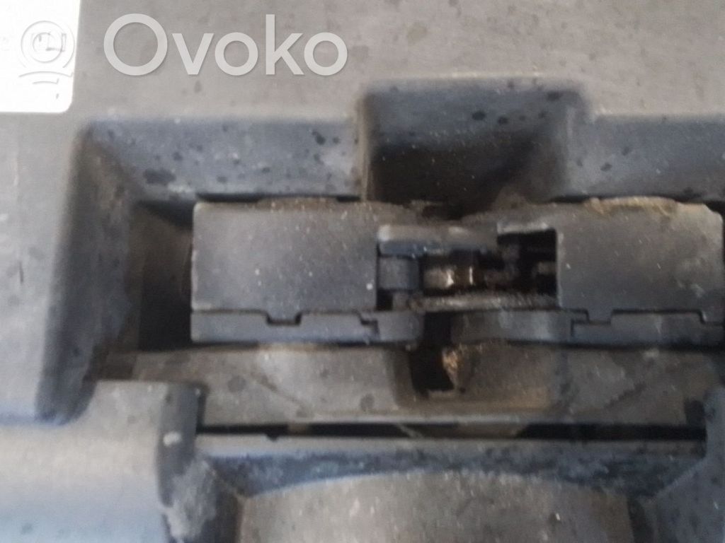 Volkswagen Touran II Zamek pokrywy przedniej / maski silnika 