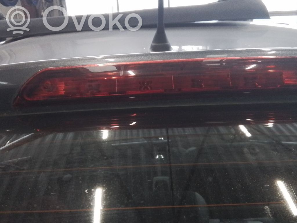 Kolmas/lisäjarruvalo   6351JS