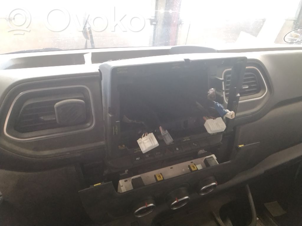 Renault Master III Luftausströmer Lüftungsdüse Luftdüse Mitte 