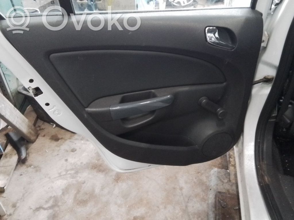 Opel Corsa D Apšuvums aizmugurējām durvīm 