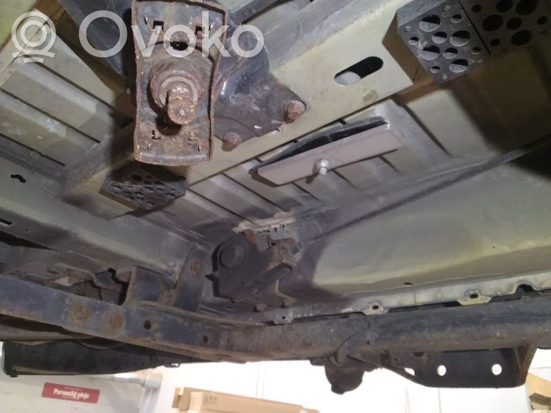Spare wheel mounting bracket   572118927R