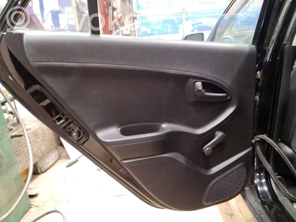 KIA Picanto Apšuvums aizmugurējām durvīm 