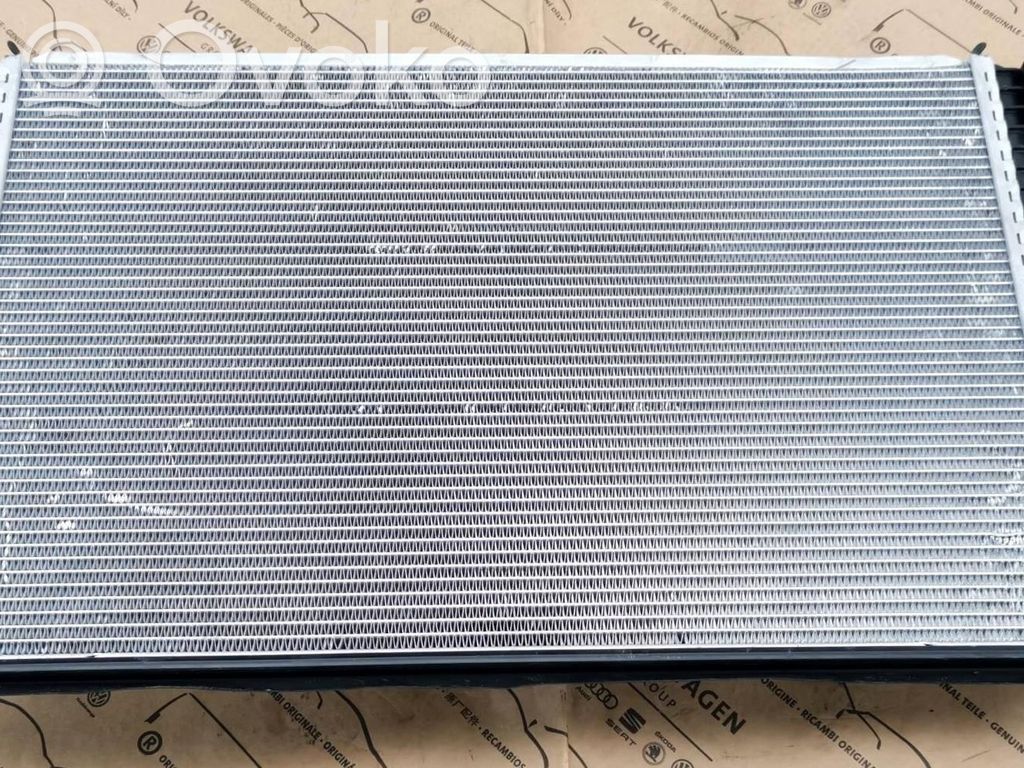Volkswagen PASSAT B8 Aušinimo skysčio radiatorius 