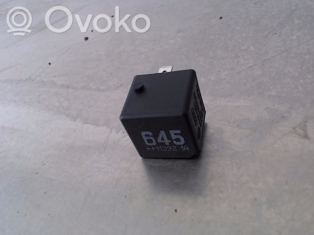 Audi A4 S4 B8 8K Relay mounting block 