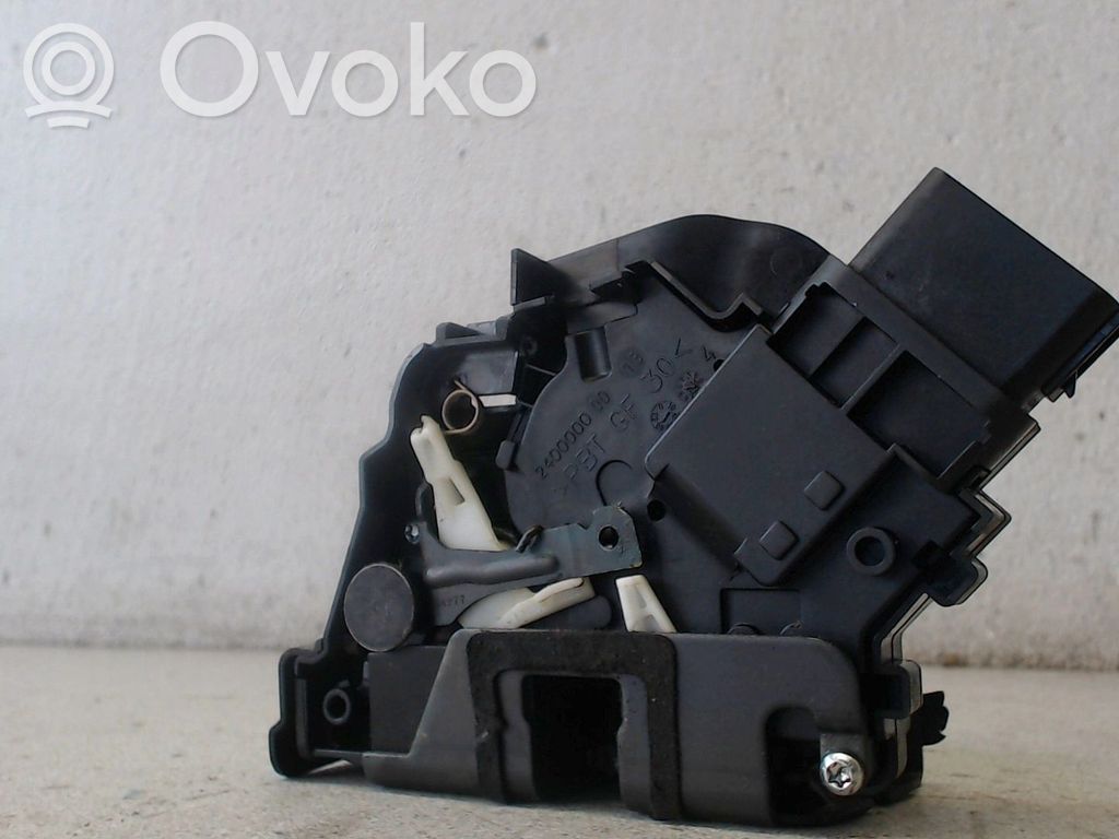 Ford Focus Priekšpusē slēdzene 