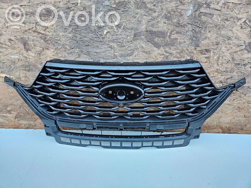 Ford Explorer VI Front bumper upper radiator grill 