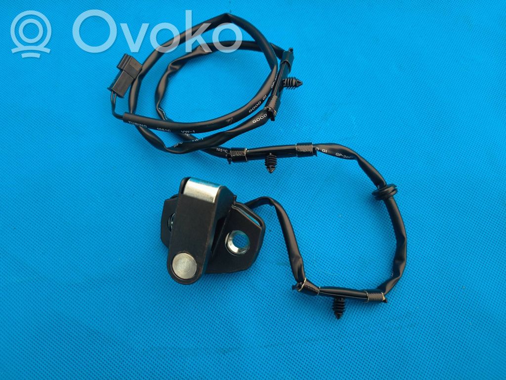 Priekšpusē slēdzene   8205041